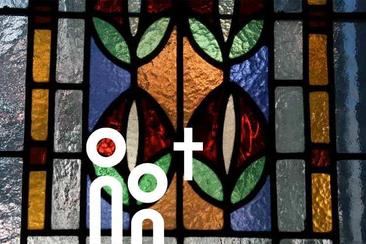 Detalj i glasfönstret i den tyska kyrkan i Helsingfors.
