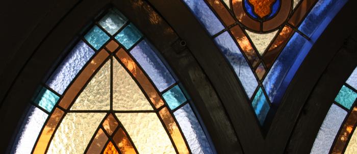 Detalj av ett kyrkofönster i den Tyska kyrkan i Helsingfors.
