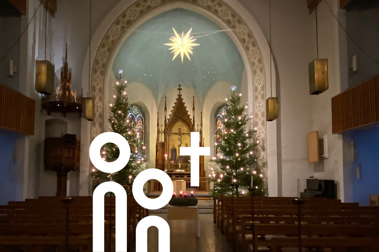 Vy över julgranarna i kyrkorummet i den tyska kyrkan i Helsingfors.