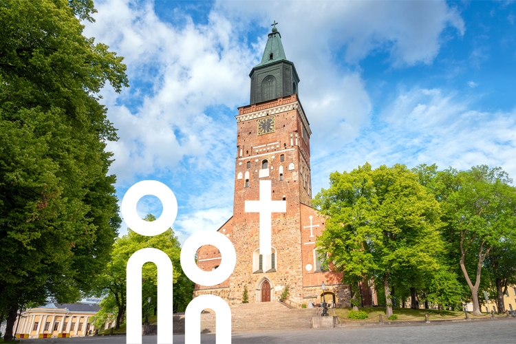 Vy över Åbo domkyrka på sommaren.